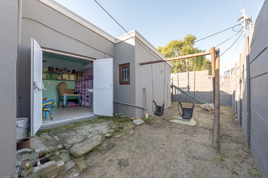 5 Bedroom Property for Sale in Wynberg Upper Western Cape